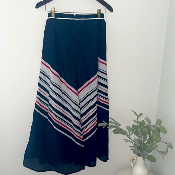 Tommy Hilfiger‎ Navy Maxi Skirt. Size 2 - Picture 5 of 9